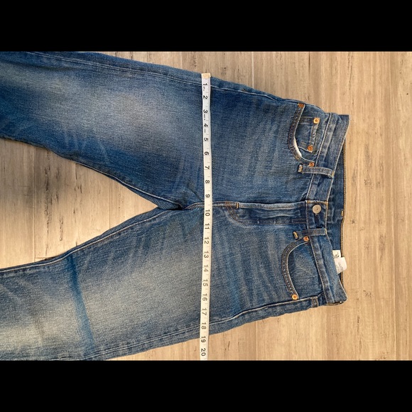 Levi’s White Oak Cone Denim Wedgie Jeans with Raw Hem - Picture 4 of 8